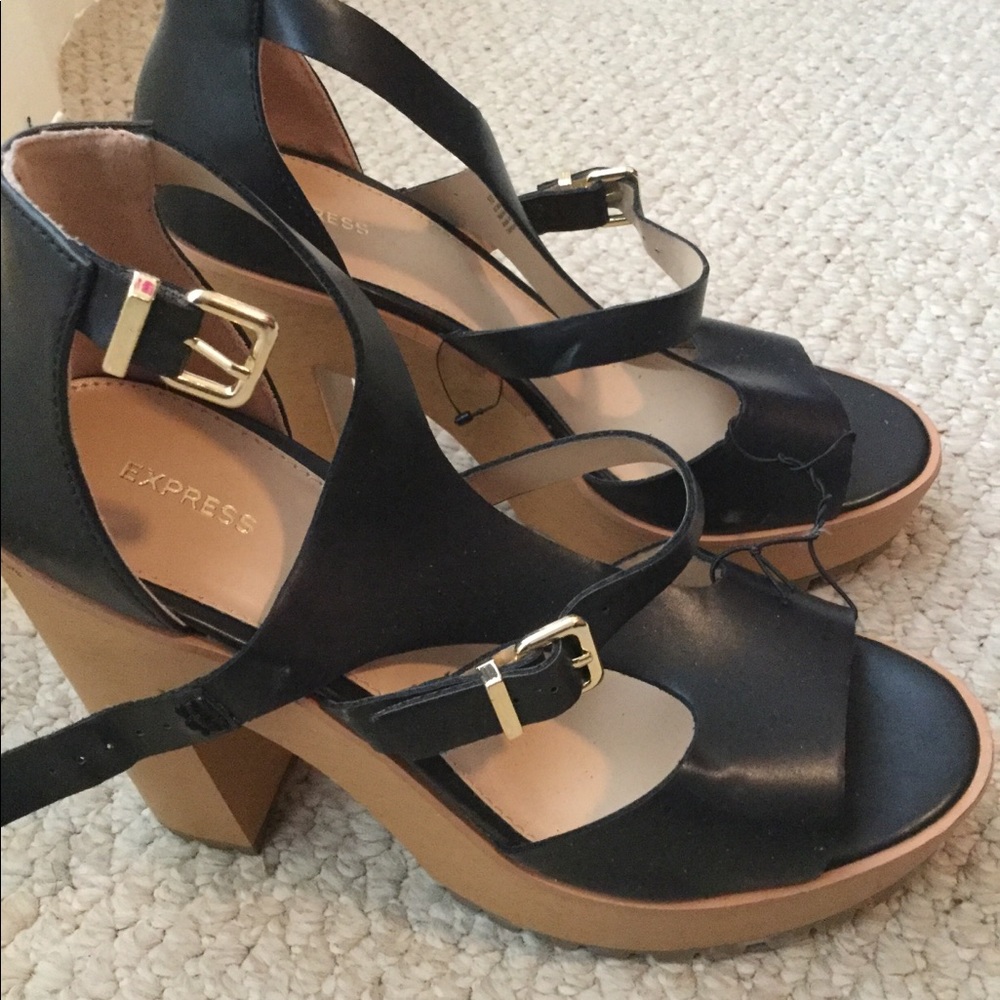 Express Platform Sandals - Picture 4 of 6